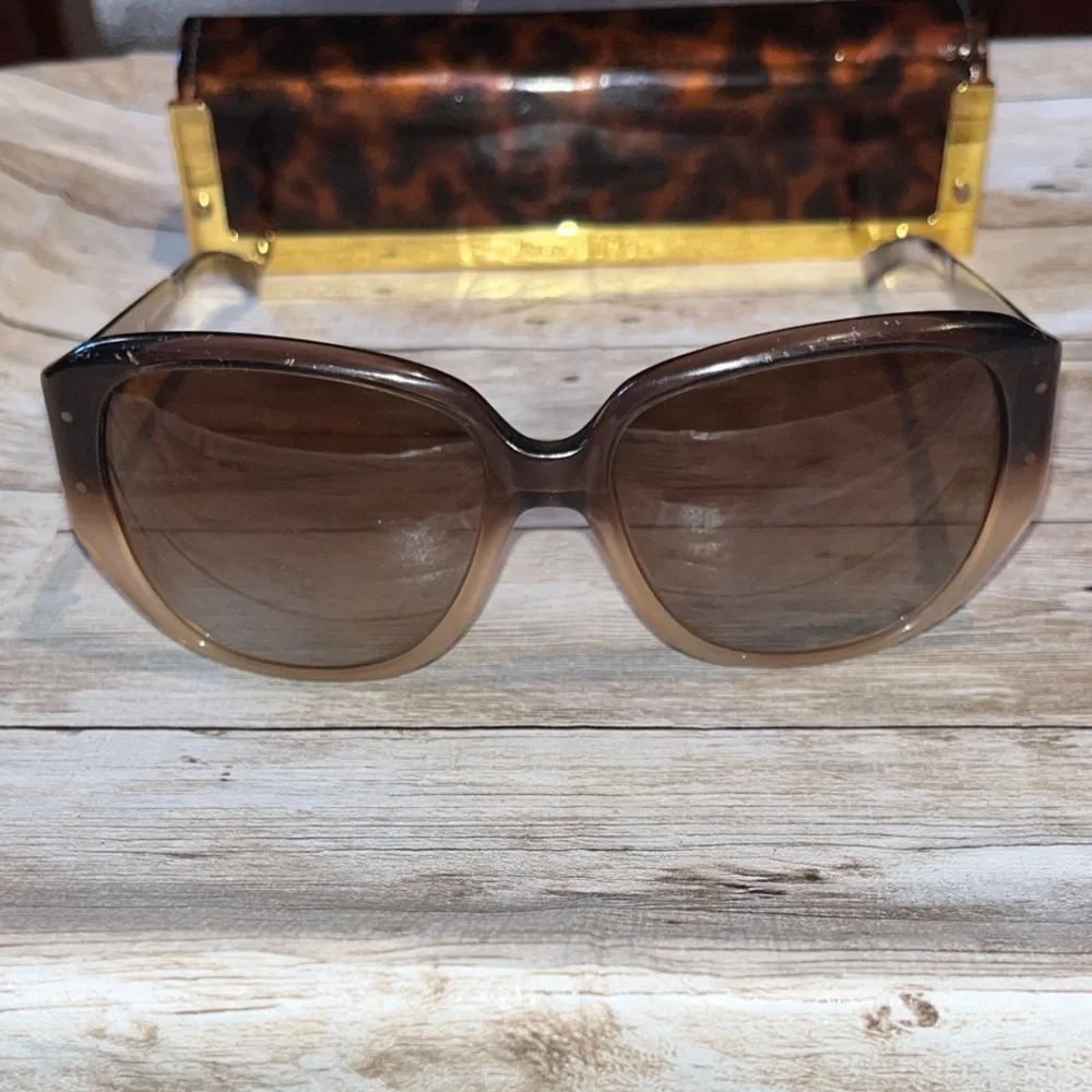 Tory Burch oversized polarized Sunglasses brown/beige gradient lenses.